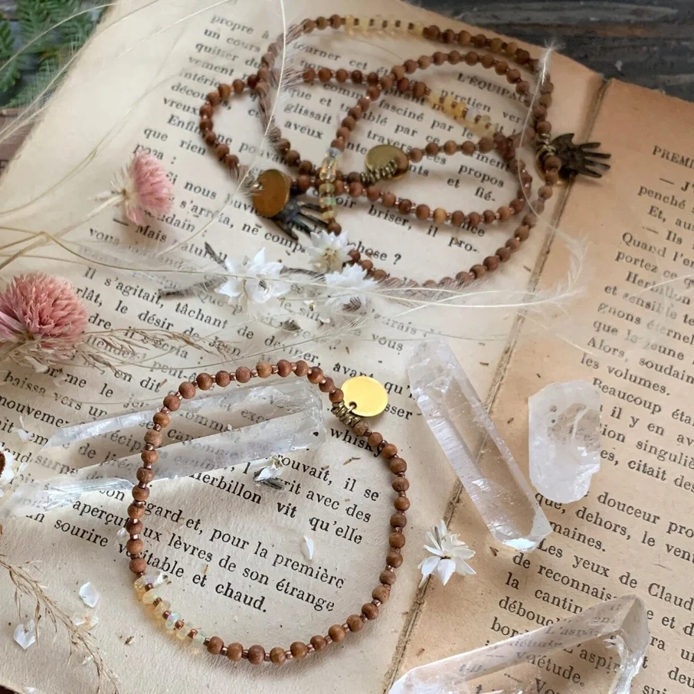 HAND-MADE FIERY WELO OPAL PETITE BEADED BRACELET - Picture 7 of 10